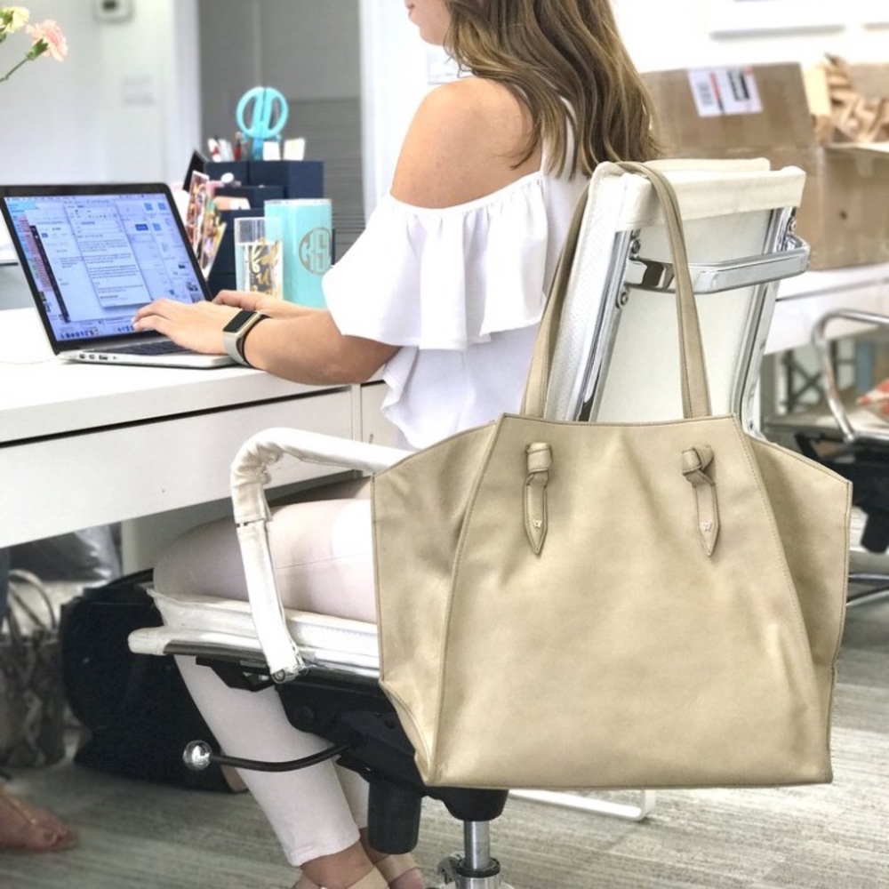 Kelly Wynne Carry Y’all tote 2 tone